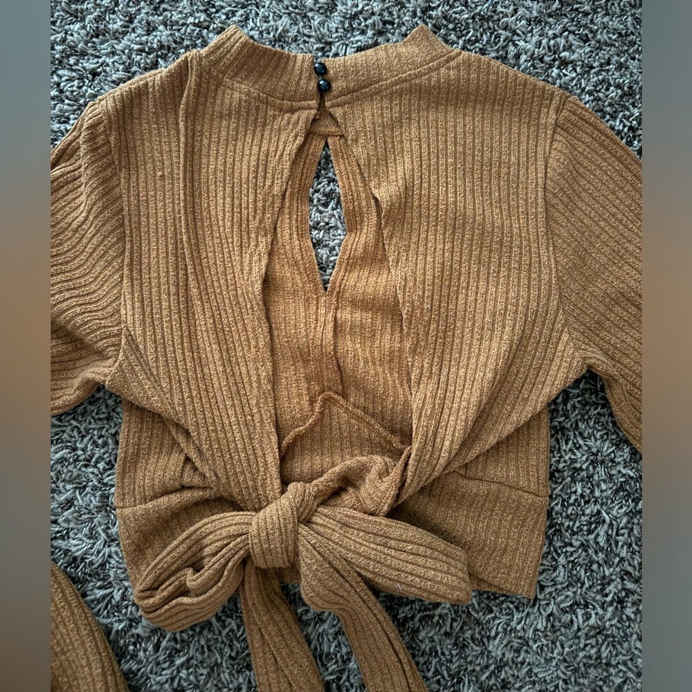 Cropped Top - Picture 8 of 9